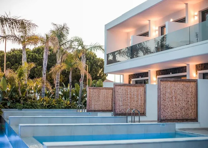 Vanik فندق فاليراكي